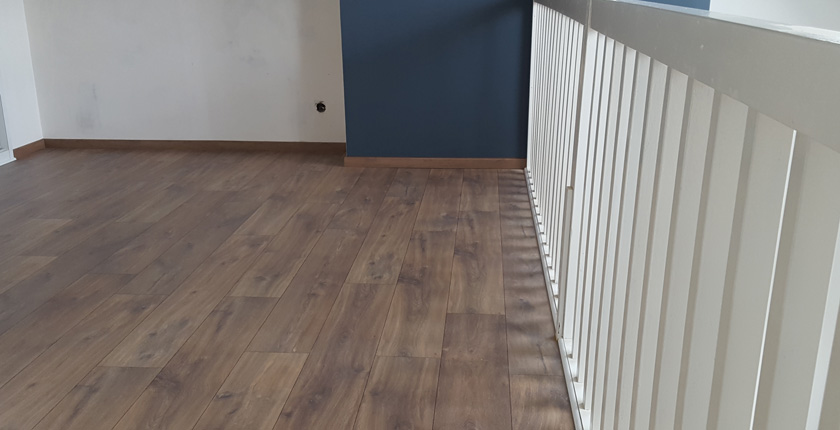 Photo de la rénovation d'une maison avec parquet